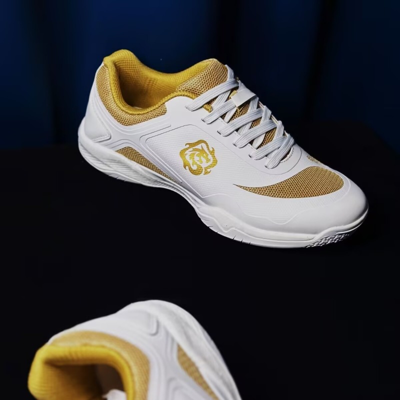 Scarpe da tennis di marca di l - Table Tennis Court recensione e prezzo