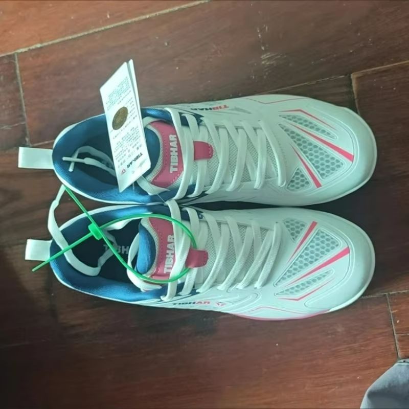 Scarpe da Tennis di Marca di L - Table Tennis Court recensione e prezzo